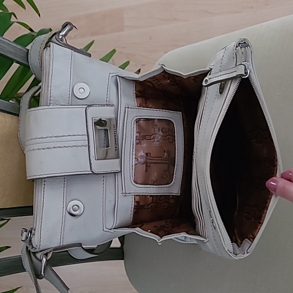 Tignanello Leather Crossbody Bag ❤️ - Picture 5 of 9